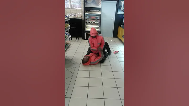 Petrol attendant fighting for R2 tip - DayDayNews