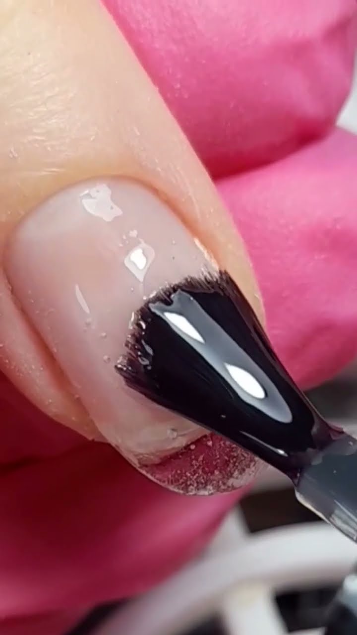 Новогодний французский маникюр