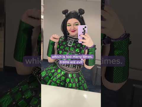 My cosplay nightmare came true TWO times in a row 🙃 #cosplay #rapunzel #sixthemusical #comicon