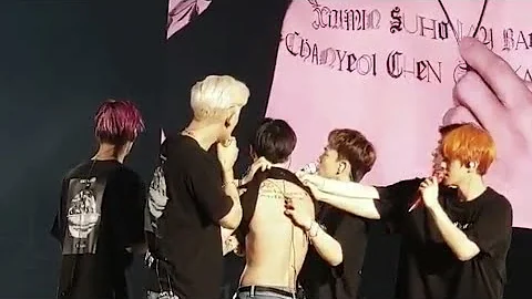 Does SUHO have a permanent tattoo?
