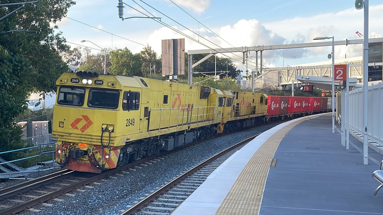 Trains at Dutton Park