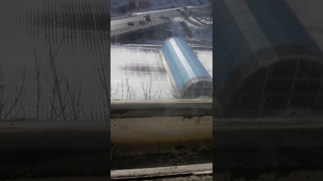 За окном стоит ока