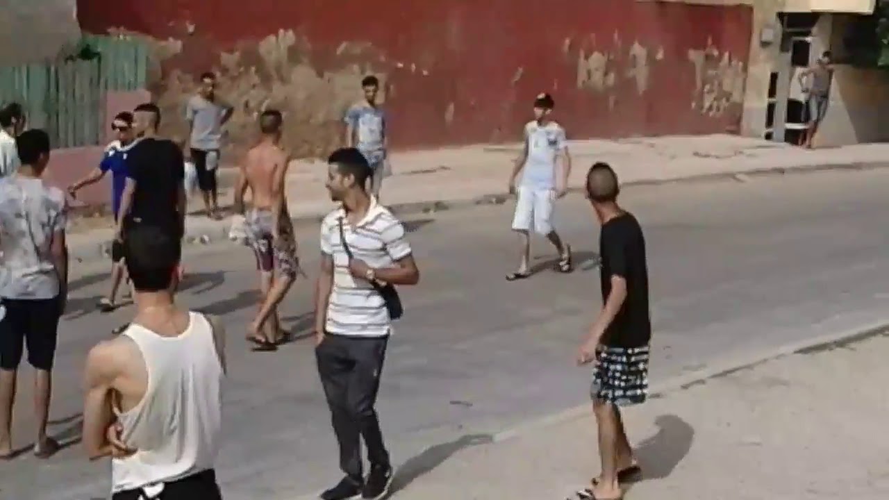 A dangerous fight with sabers and knives in Morocco