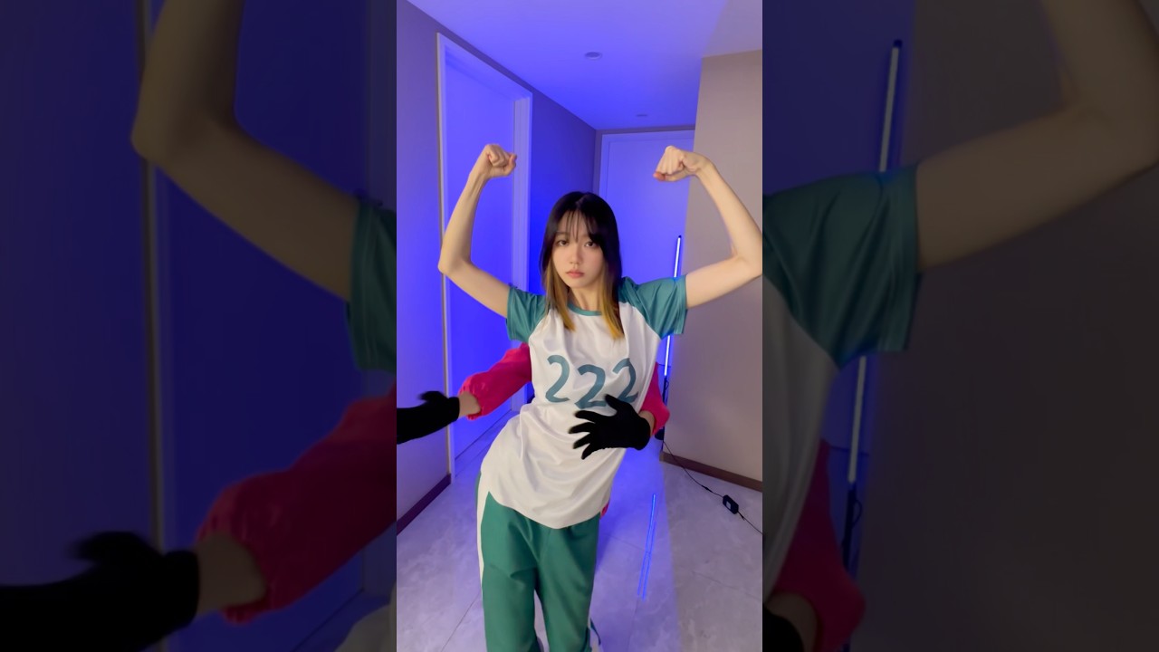 dance with guard!🤭#squidgame #player222 #cosplay #dance #kimjunhee