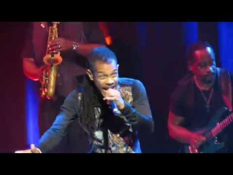 earth-wind-&-fire---september---live-in-montreal-2014-(hd)