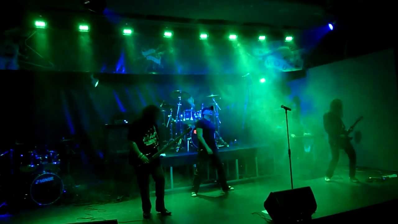 Легион-Хозяин зла (соло барабанщиков и рок балет в клубе Rock Hose 24 апреля 2011) (2)