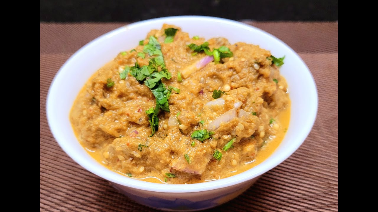 Vaingana Bharth / Roasted Eggplant Curry / ಬದನೆಕಾಯಿ ಭರ್ತಾ / बैंगन का भर्ता