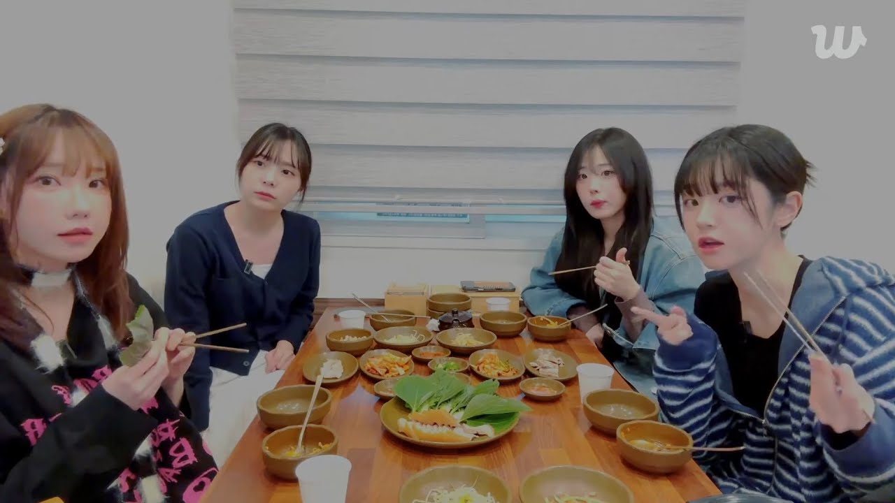 QWER 위버스 라이브 영상 (04. 14. 2025)