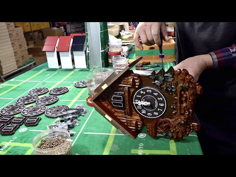 видео: Процесс изготовления часов с кукушкой. Последняя фабрика настенных часов в Корее