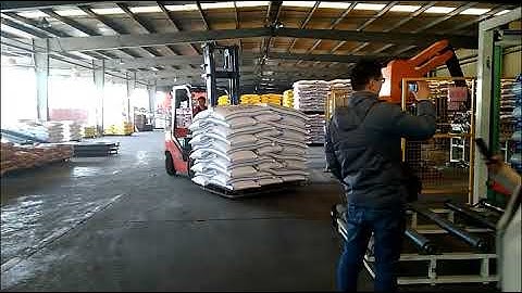 2019 new automatic palletizer machine for stacking 20-50kg bags in pallet