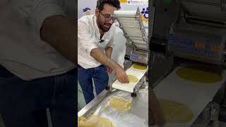 1 मिनट में ढेर सारे थेपला 😱 मशीन का कमाल Gujarati Snack😍| Thepla Making machine #yt #viral #food