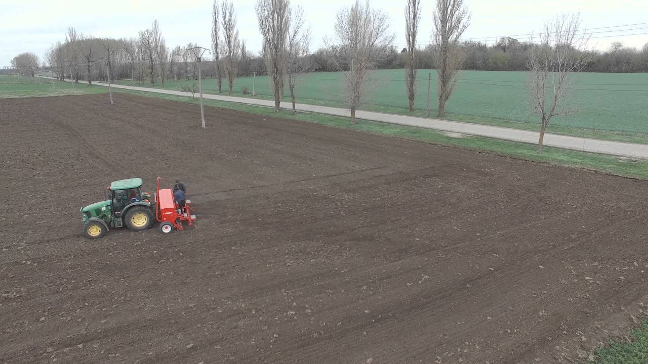 John Deere 5820 & Gaspardo Nina 400 planting alfalfa, 2016 Romania, HD video!!