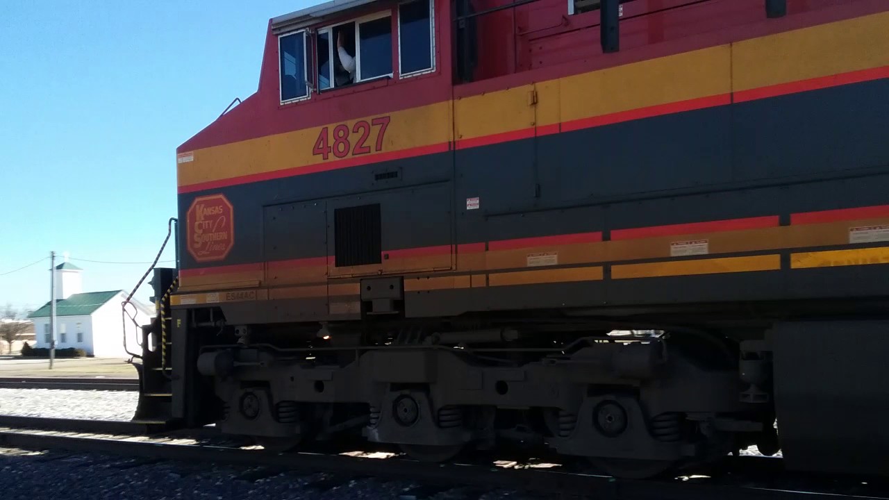KCS 4827 leads grain train GJVMX eastbound @ Vandalia MO 1-21-17 - YouTube