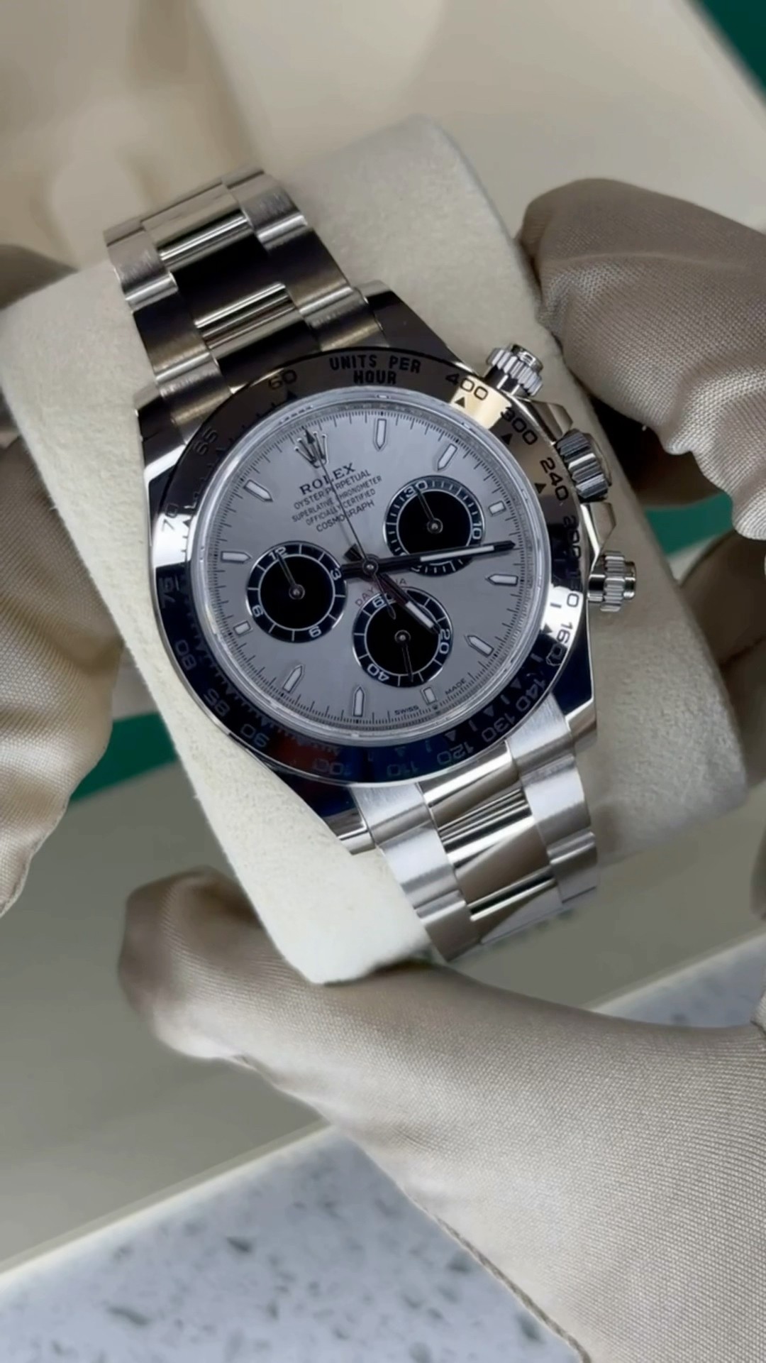 ホワイトフレア 1BOX Eight Months Experience with the Rolex Daytona in White Gold