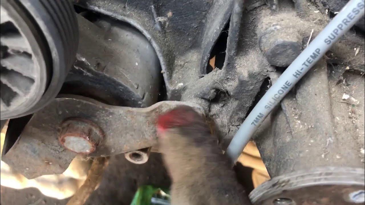 Как снять помпу мерседес 124 W 124 замена помпы 200 D . YouTube