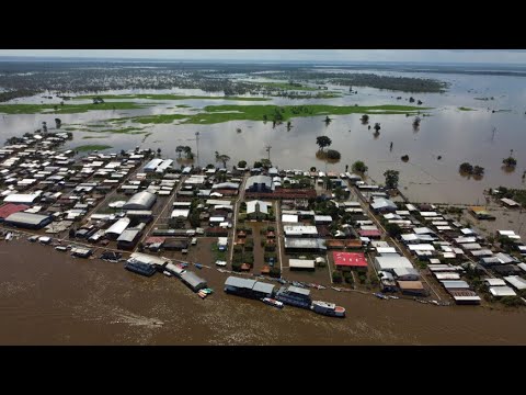 Бурные потоки воды обрушились на Рио-де-Жанейро. Потоп накрыл город практически целиком