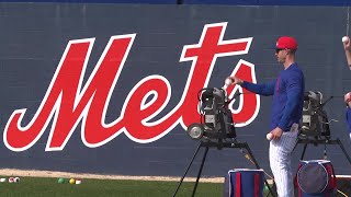 Pitchers catchers report for New York Mets