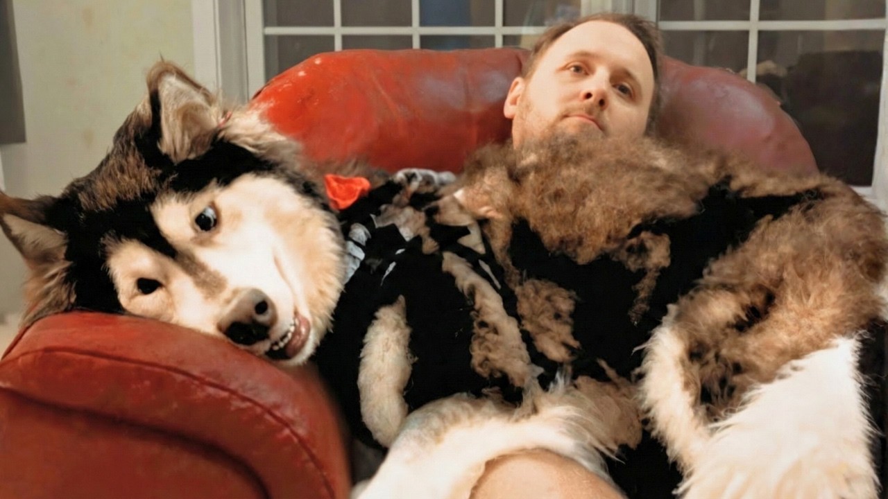 «Больше никаких домашних животных», — сказал он, — «но потом его жена подобрала собаку, с которой...