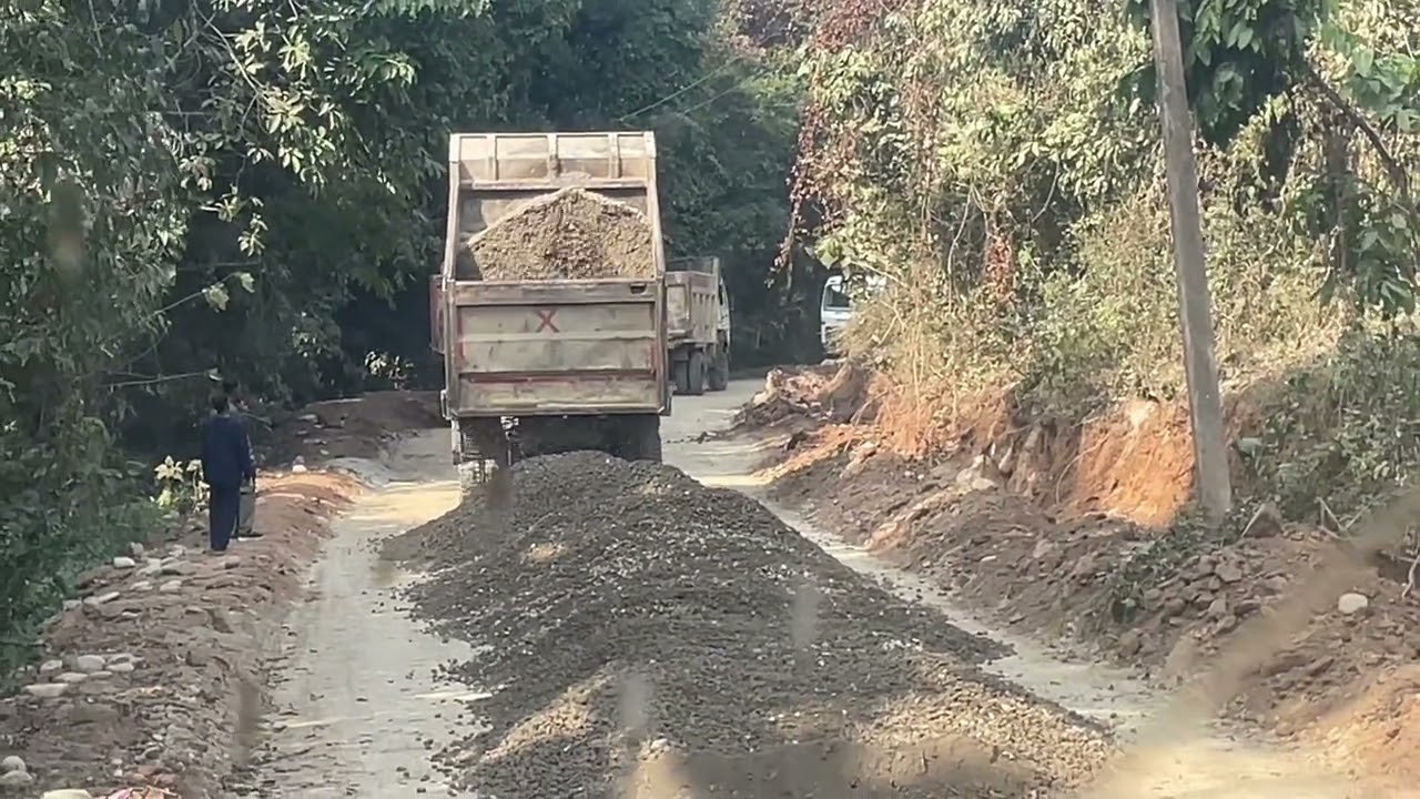 Jcb 3dx loading mud in TATA tippers tractors sonalika Mahindra  tractor || action video jcb ￼