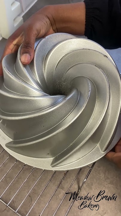 How do you get a cake out of a bundt pan without breaking it How to
