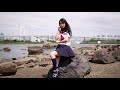 お台場・自由の女神像の近く、半袖セーラー服でポートレートモデル撮影テイク2の様子です。モデルは心花