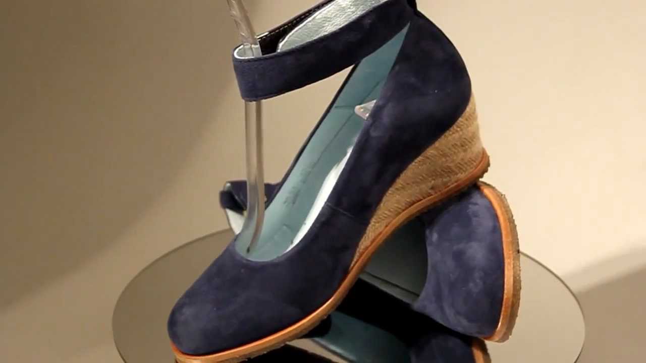 Wolky Elche 4651 pump - blauw suede - YouTube