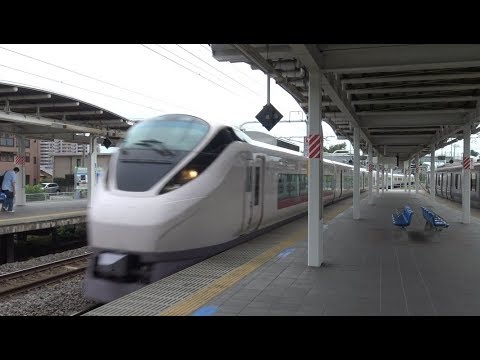 ひたち野うしく駅を高速で通過する上野東京ライン常磐線下り特急ひたちE657系