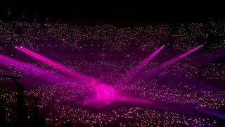 [IMAGINE] Você está no show da blackpink e começa a tocar  ' SOLO , DDDU-DDDU -DDU, FOREVER YOUNG'