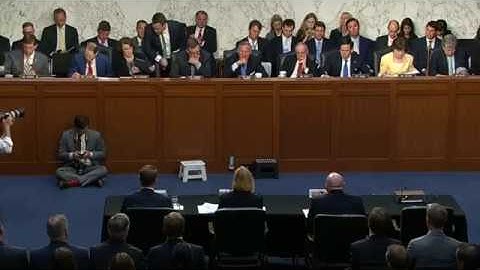 Hackers scour voting machines for election bugs