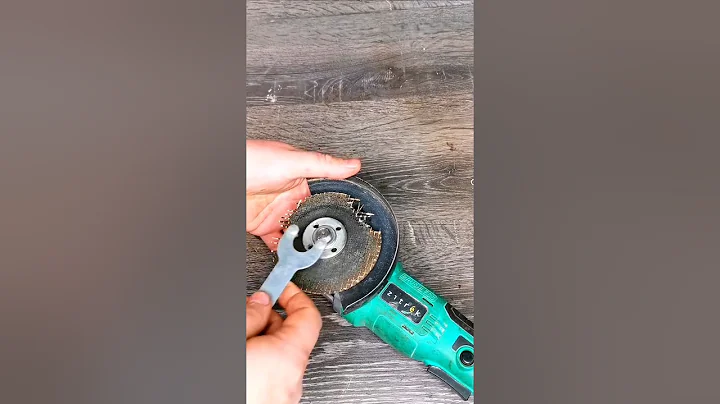 🔥 How to Remove a Stuck Angle Grinder Disc in 5 SECONDS!(No hammer, no frustration - just results!)