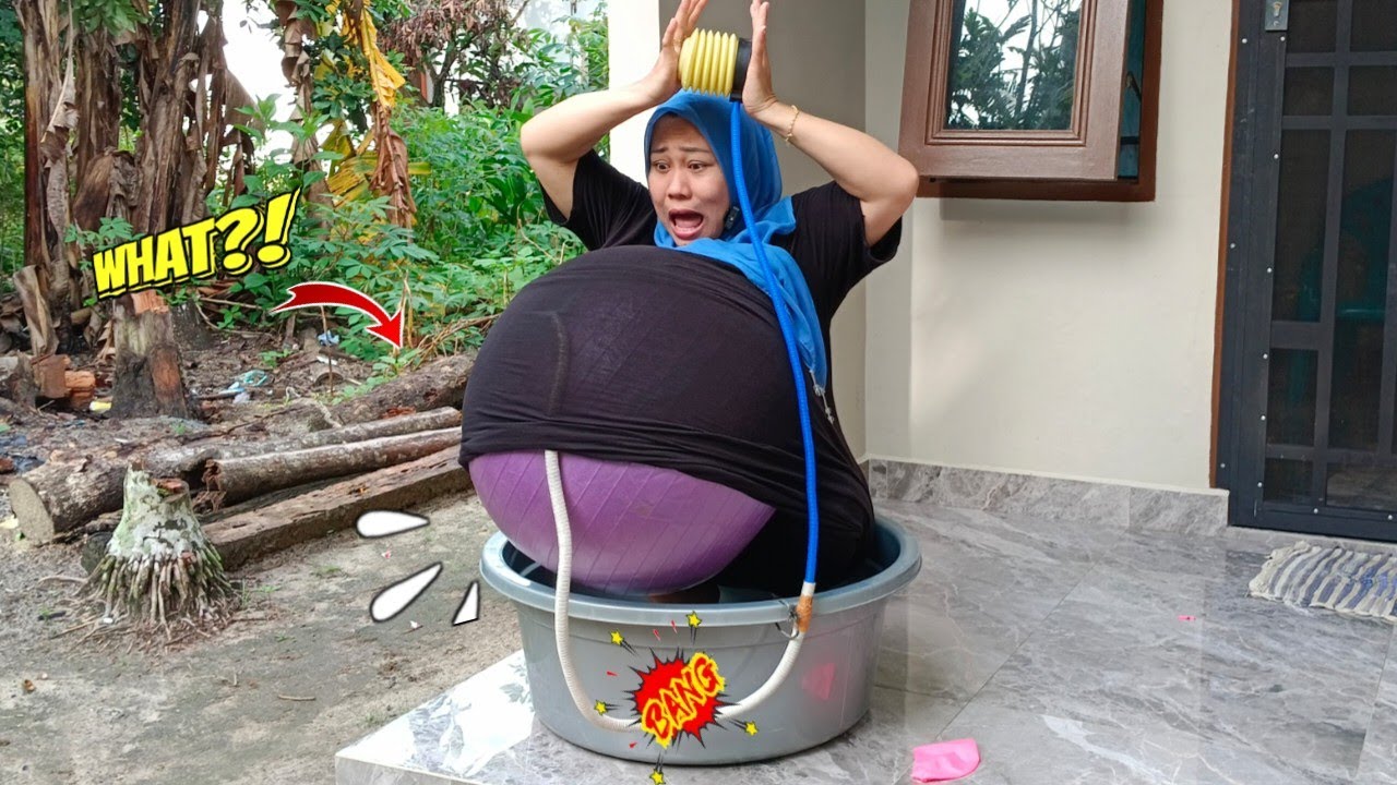 Meletuuss..!! Tingkah lucu mama pompa balon dalam ember sampai doorr.. 