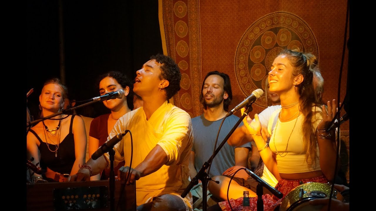 Kirtaniyas mit Vijay Krsna