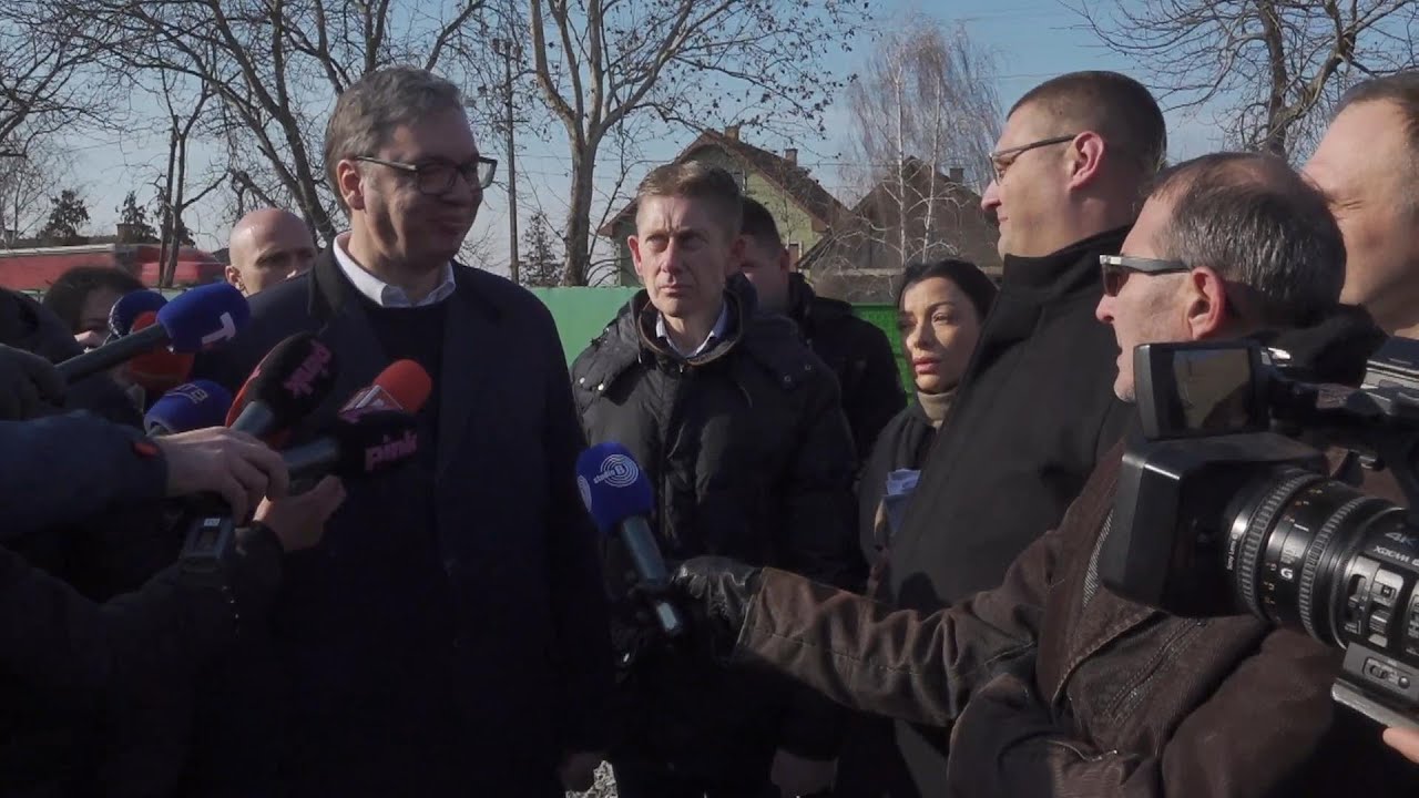 Vučić u poseti porodici Slijepčević u Melencima