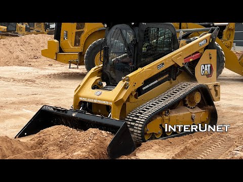 Operating Compact Track Loader CAT 299D3