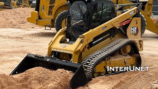 Operating Compact Track Loader CAT 299D3