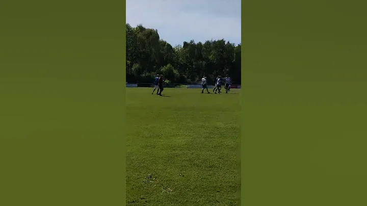 Penalty Sharon Thole voor JVV 1