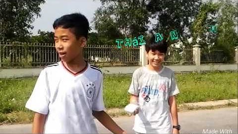 thử thách (oẳn tù tì) úp bánh kem lên mặc