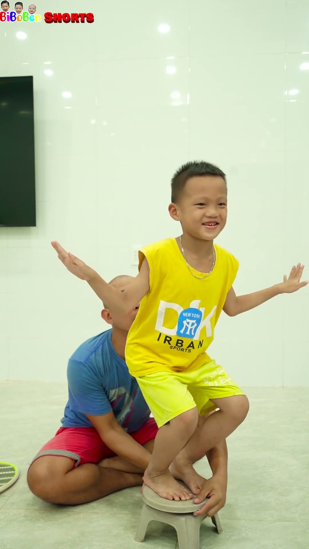 BiBoBen Shorts | Con quay phát nhạc chạy bằng cơm?| Spin Play Music