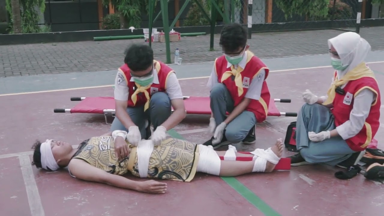[EDUKASI PP] EDUKASI PERTOLONGAN PERTAMA PADA PATAH TULANG DAN LUKA TERBUKA-MAN 1 BMS #FAIUNSOED2023