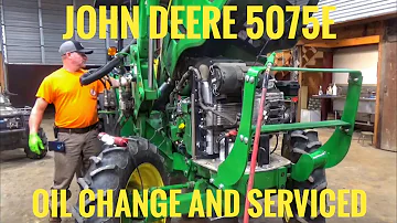 Kolik motorového oleje spotřebuje traktor John Deere 5075E?