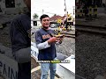Memainkan Palang Pintu Di Depan Palang Pintu Yang Aslinya #palangpintukeretaapi