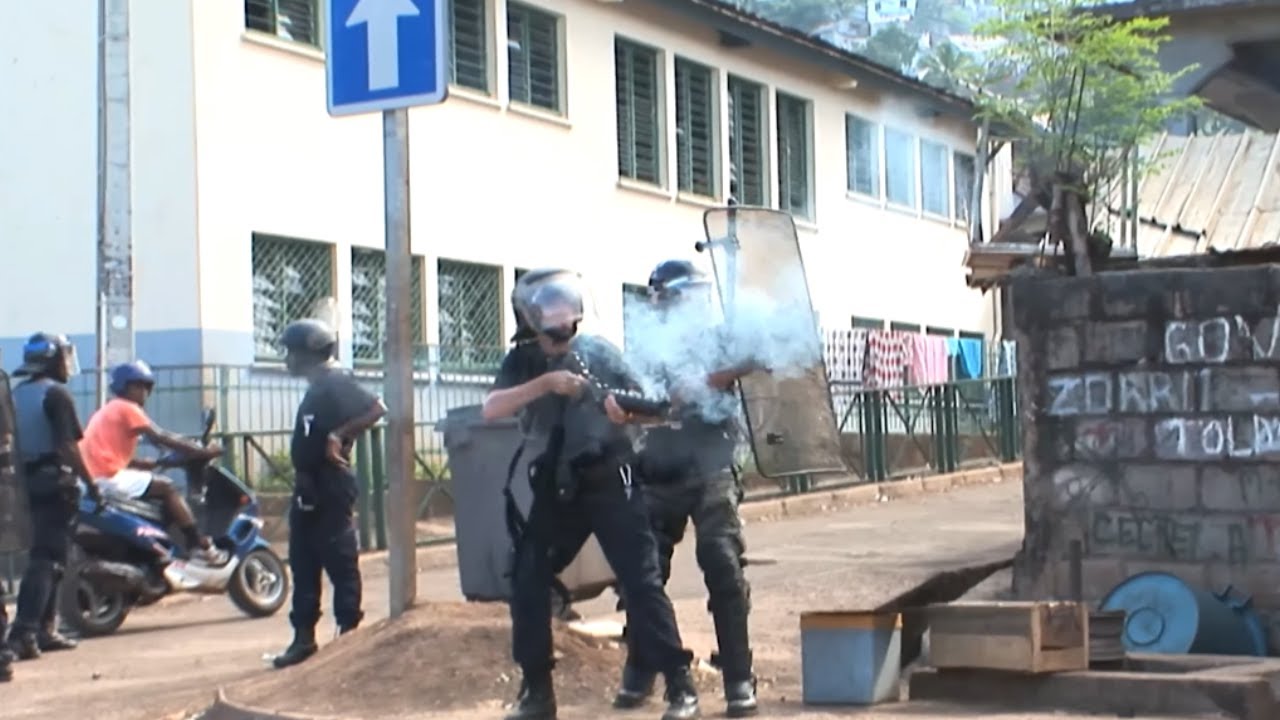 На Майотте мигранты без документов сеют хаос