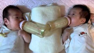 双子の赤ちゃんミルク飲み ２ヶ月 Youtube