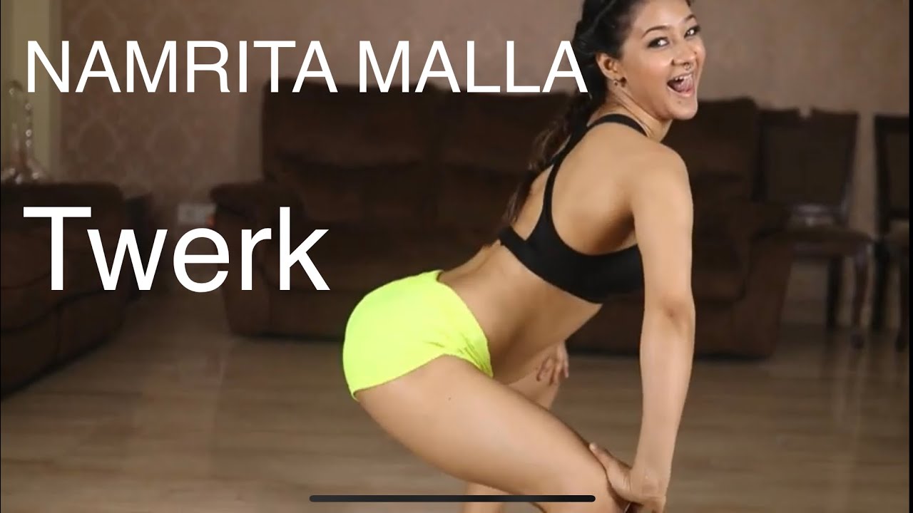 Belle Delphine Twerking