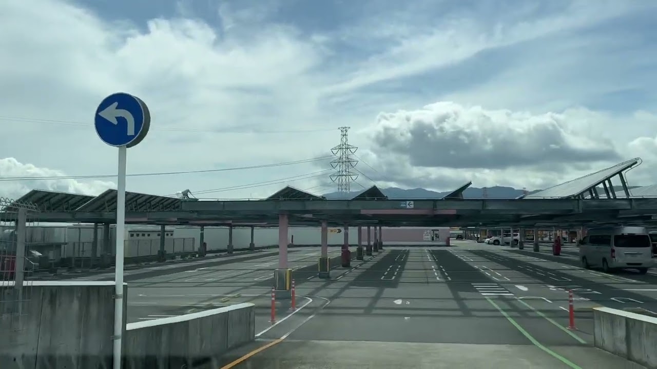 Я бегал по многоэтажной парковке магазина AEON MALL Itami KOYA.