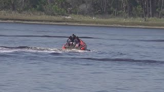 1 of 3 people missing after boat capsized in St. Johns River found dead, police confirm