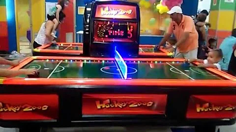 Jennifer mayle jogando com a tyfane