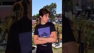 Quando Minha Mãe Vê Alguém Usando Uma Roupa Igual A Dela