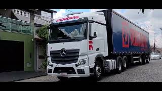 Carreta Baú do Rodo Drive Transportes e Logística Ltda  e Ônibus da Radial+Suzano 1288 16 Estação