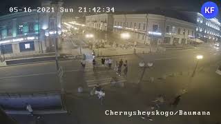 Жесткое падение с электросамоката в Казани: парень влетел в бордюр и ударился головой об асфальт